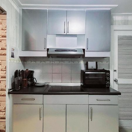 67 Sqm. Condo Unit In Robinson Place Residences Manila Bagian luar foto