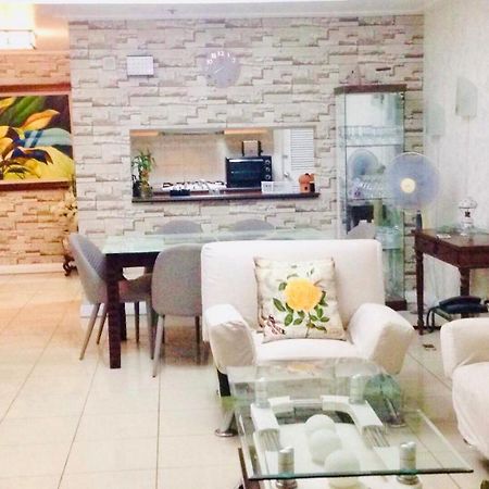67 Sqm. Condo Unit In Robinson Place Residences Manila Bagian luar foto