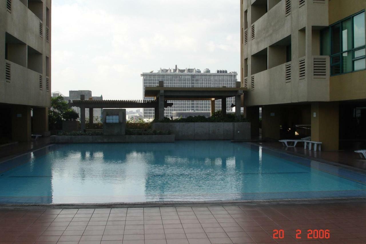 67 Sqm. Condo Unit In Robinson Place Residences Manila Bagian luar foto