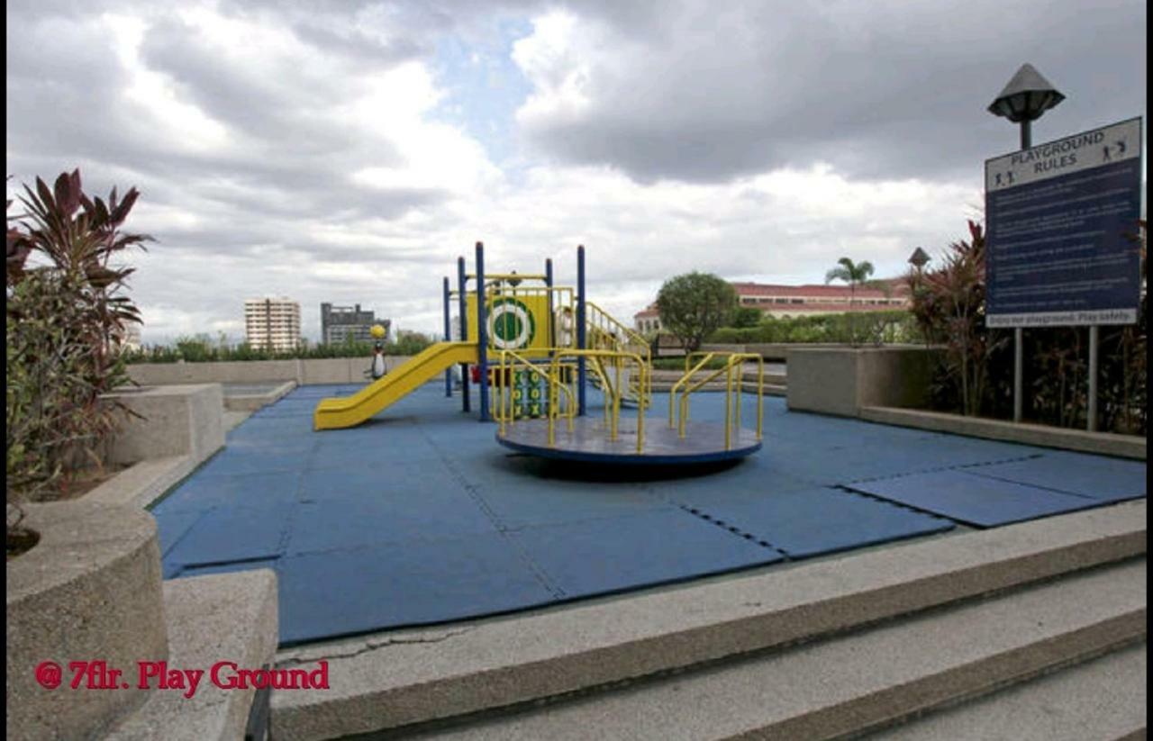 67 Sqm. Condo Unit In Robinson Place Residences Manila Bagian luar foto