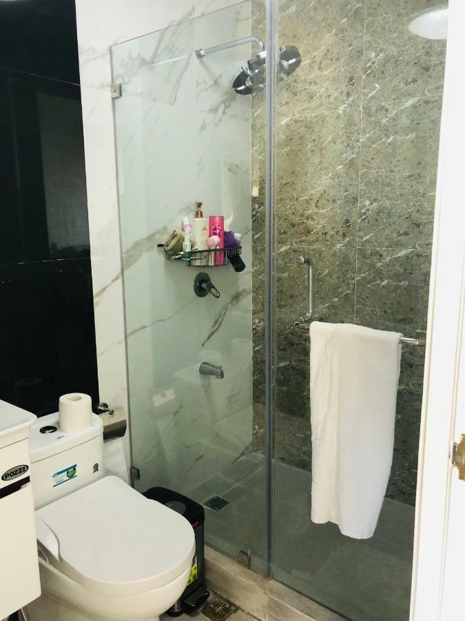 67 Sqm. Condo Unit In Robinson Place Residences Manila Bagian luar foto