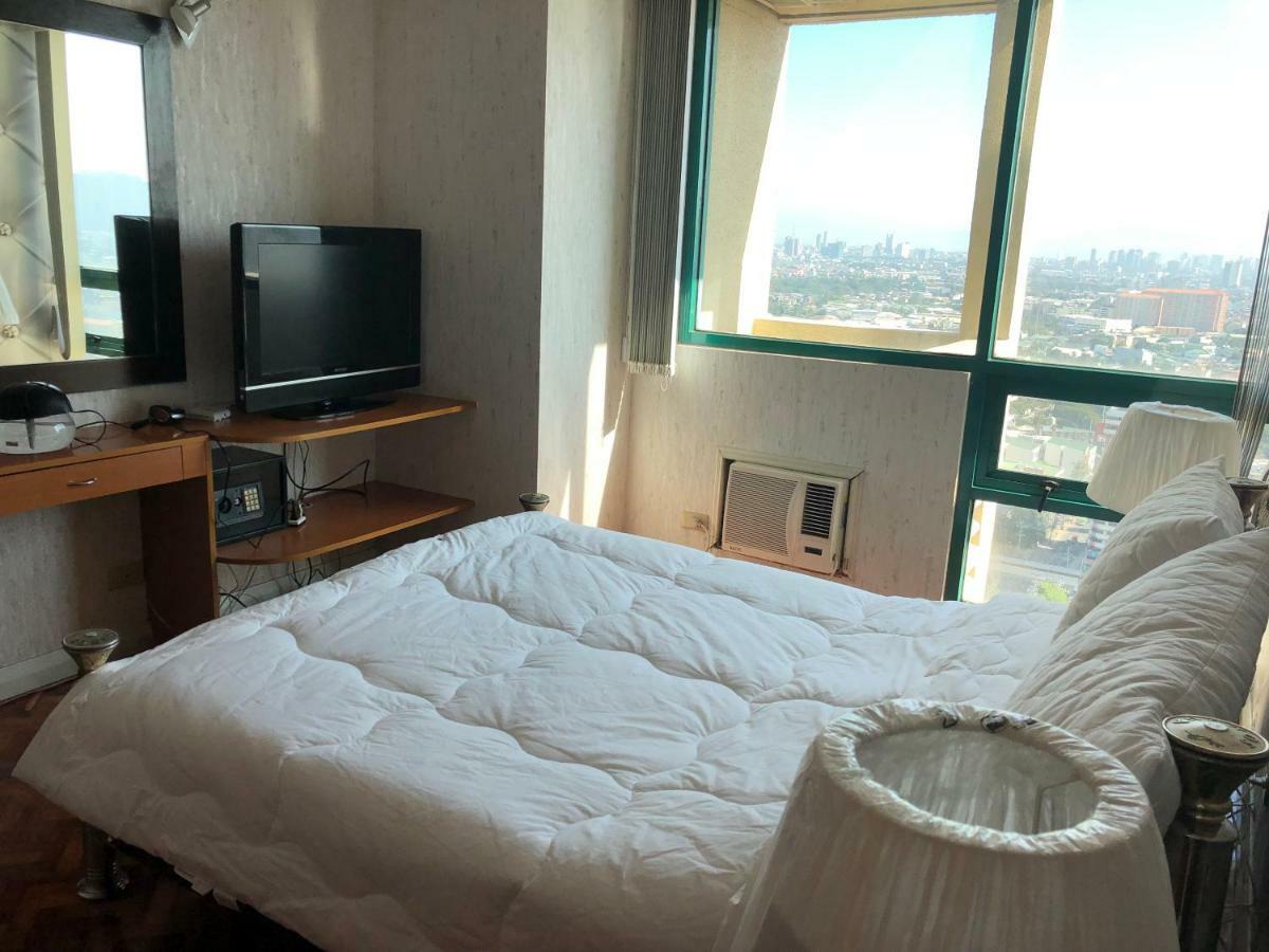 67 Sqm. Condo Unit In Robinson Place Residences Manila Bagian luar foto