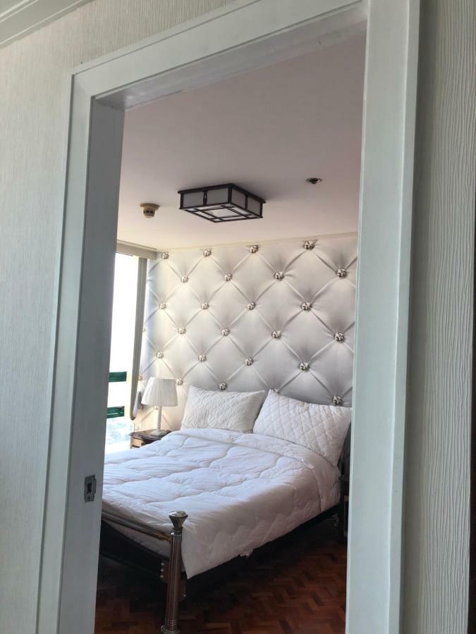67 Sqm. Condo Unit In Robinson Place Residences Manila Bagian luar foto