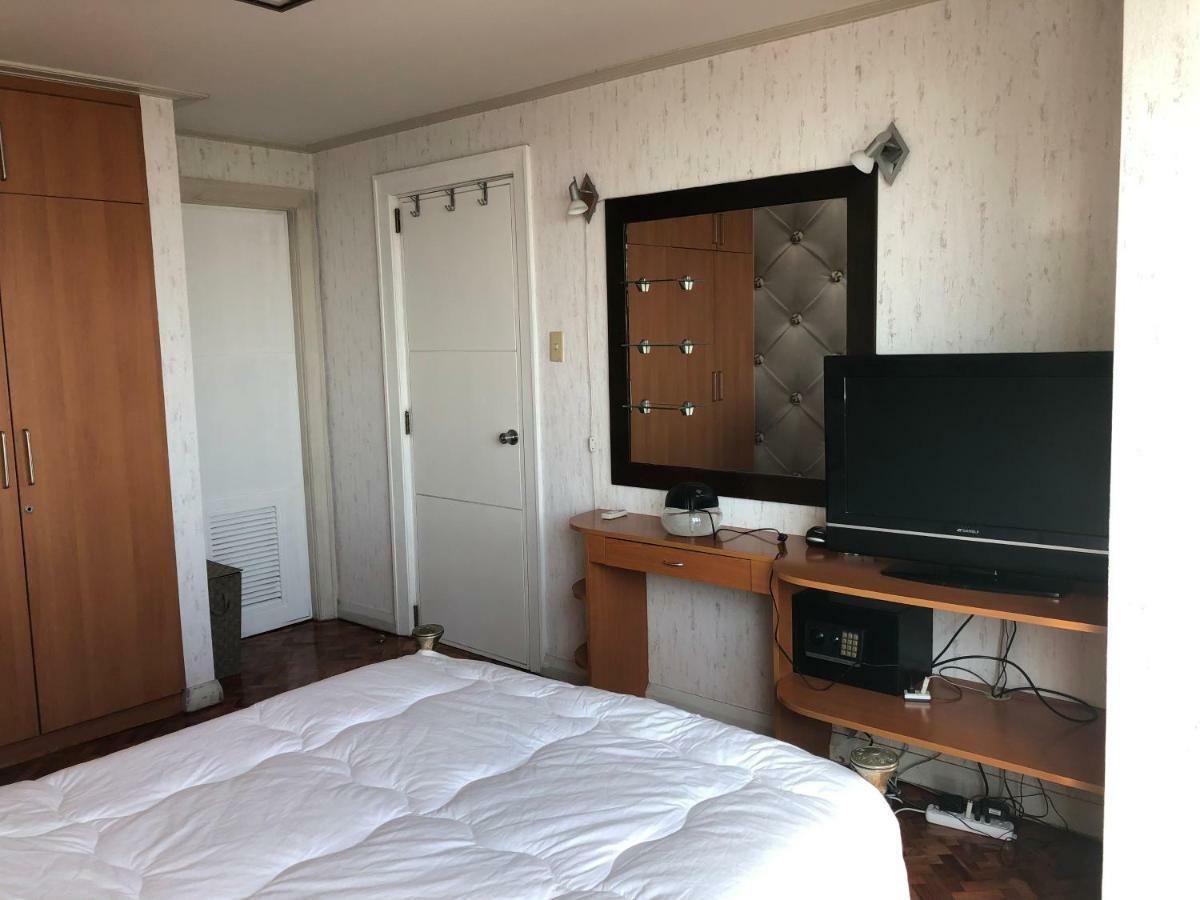 67 Sqm. Condo Unit In Robinson Place Residences Manila Bagian luar foto