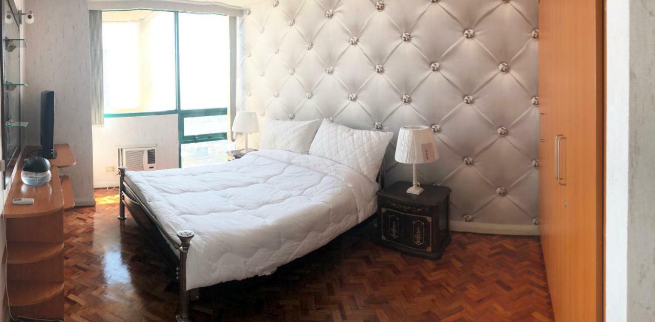 67 Sqm. Condo Unit In Robinson Place Residences Manila Bagian luar foto