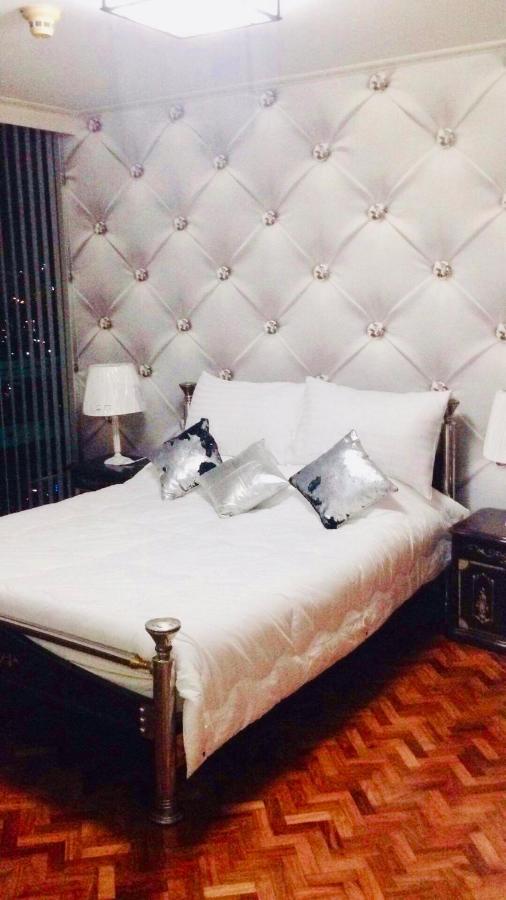 67 Sqm. Condo Unit In Robinson Place Residences Manila Bagian luar foto